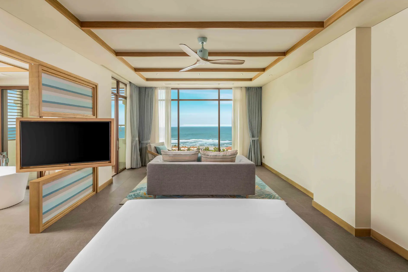 ☆★期間限定×ホテル宿泊特典付き☆★\滞在中スパ1回付き!/フュージョン リゾート & ヴィラズ ダナンで過ごす ダナン5日間 | 香港航空利用/往復送迎付き/朝食付き